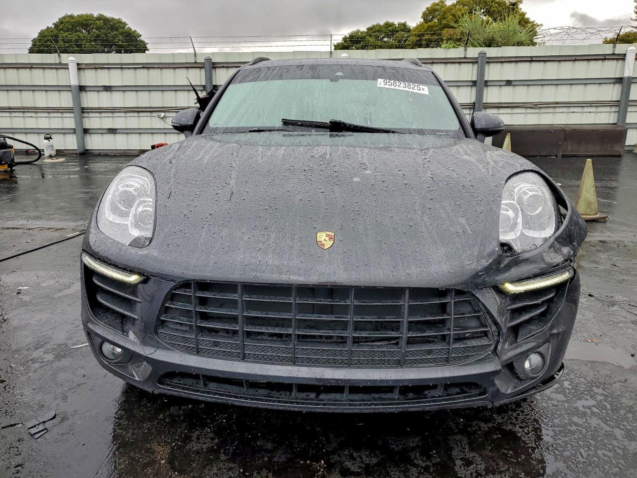 2018 PORSCHE Macan