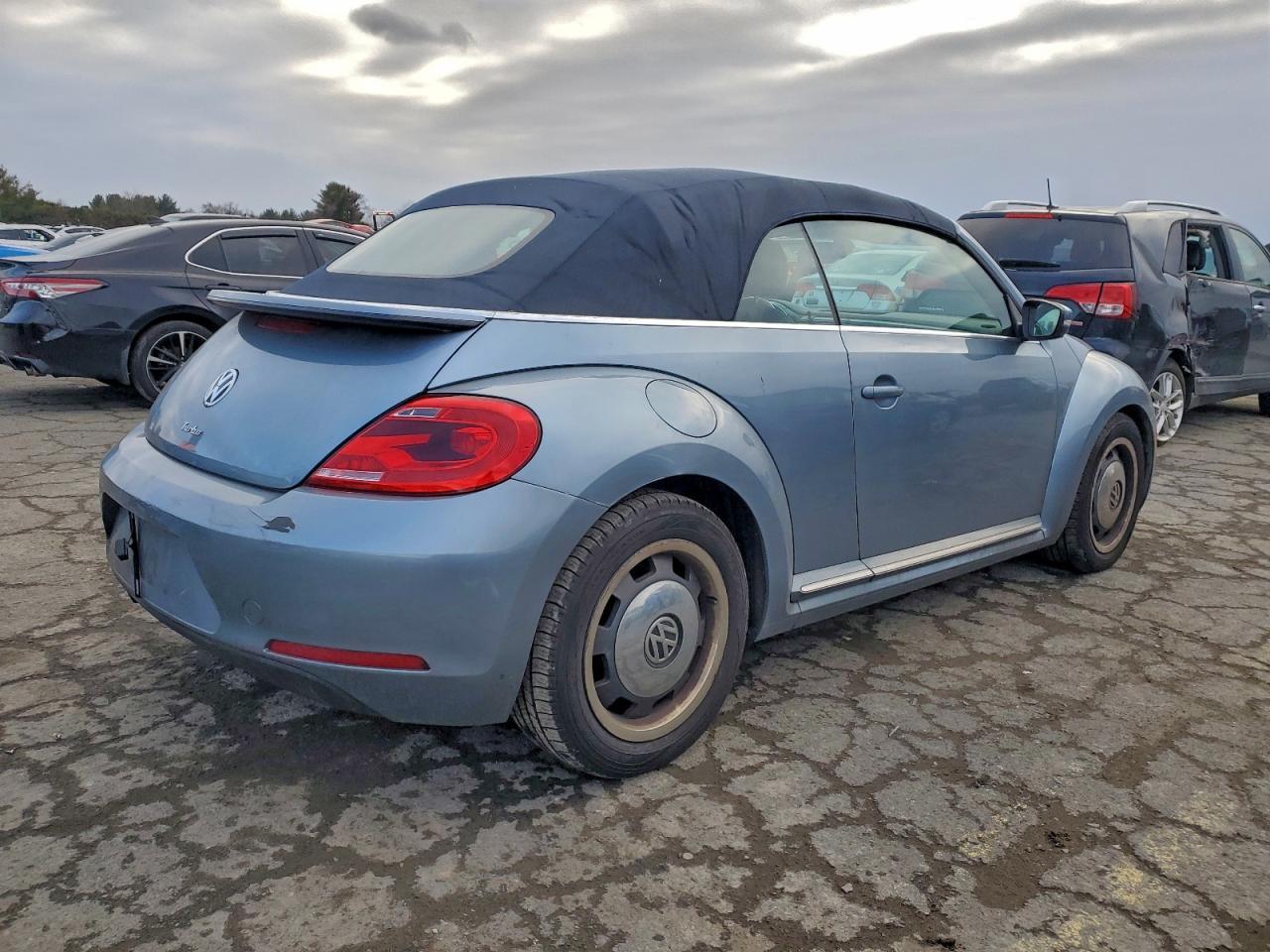 2016 VOLKSWAGEN Beetle