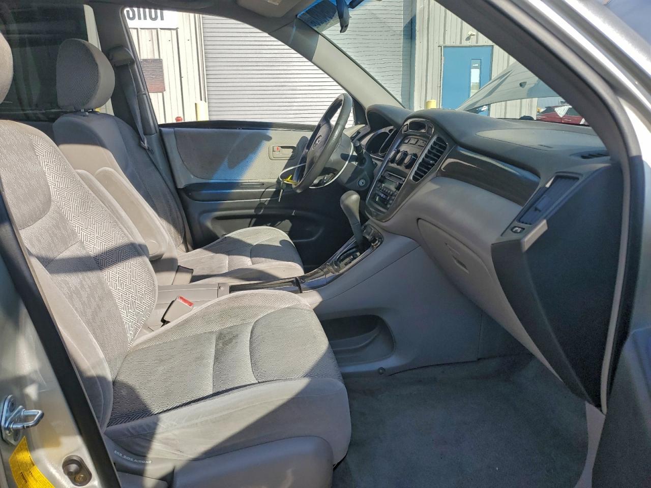 2003 TOYOTA HIGHLANDER