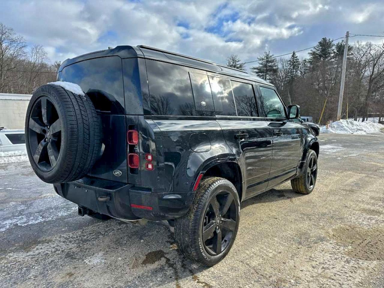 2023 LAND ROVER Defender
