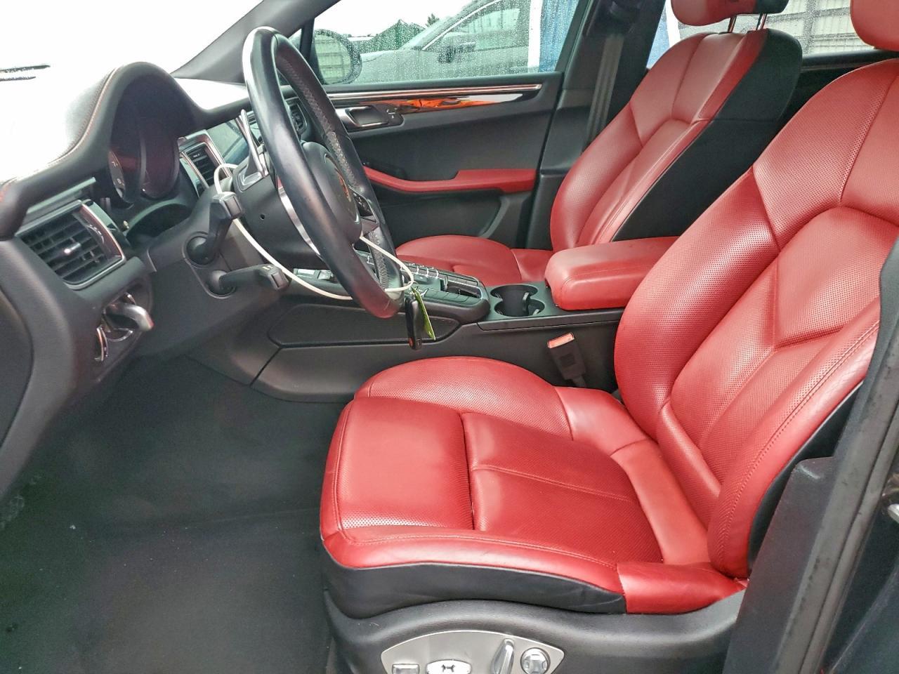 2018 PORSCHE Macan