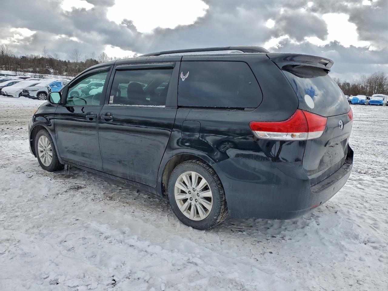 2011 TOYOTA SIENNA