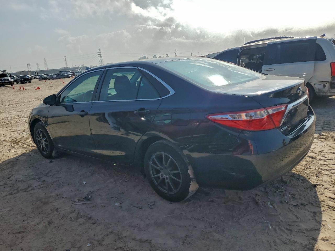 2015 TOYOTA CAMRY