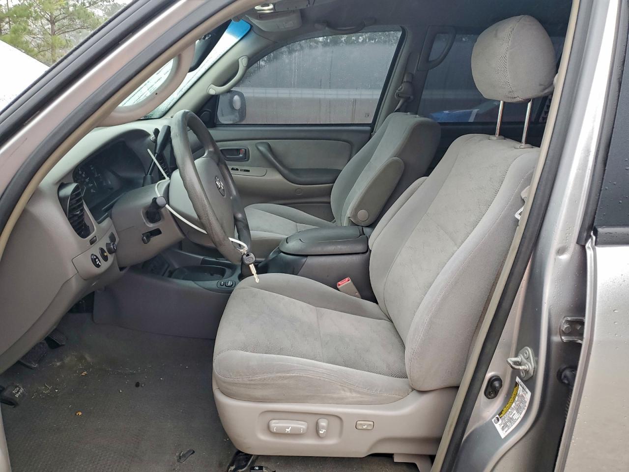 2005 TOYOTA Sequoia