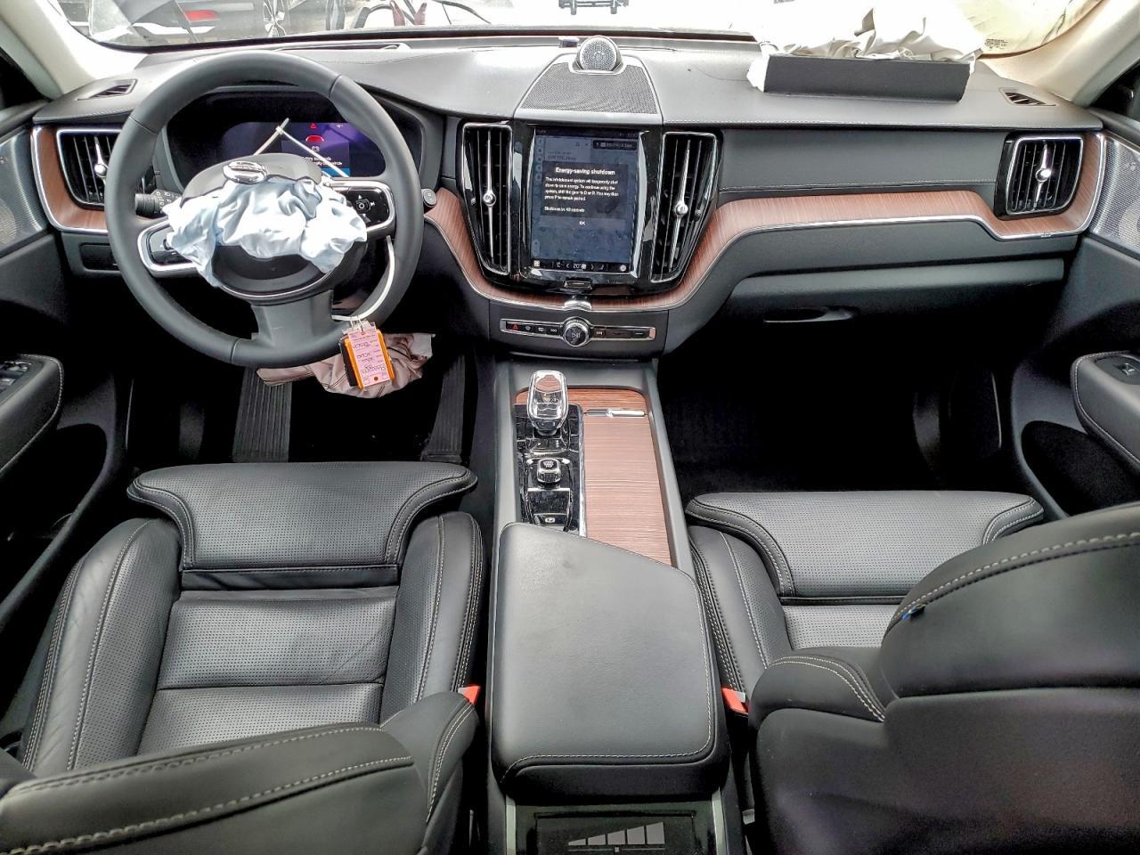 2023 VOLVO XC60