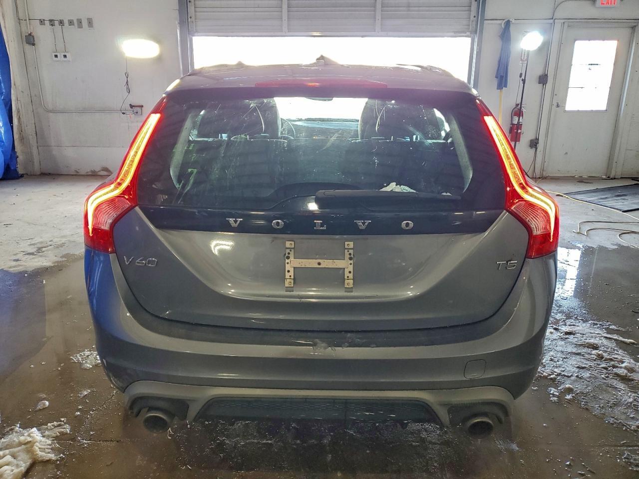 2018 VOLVO V60