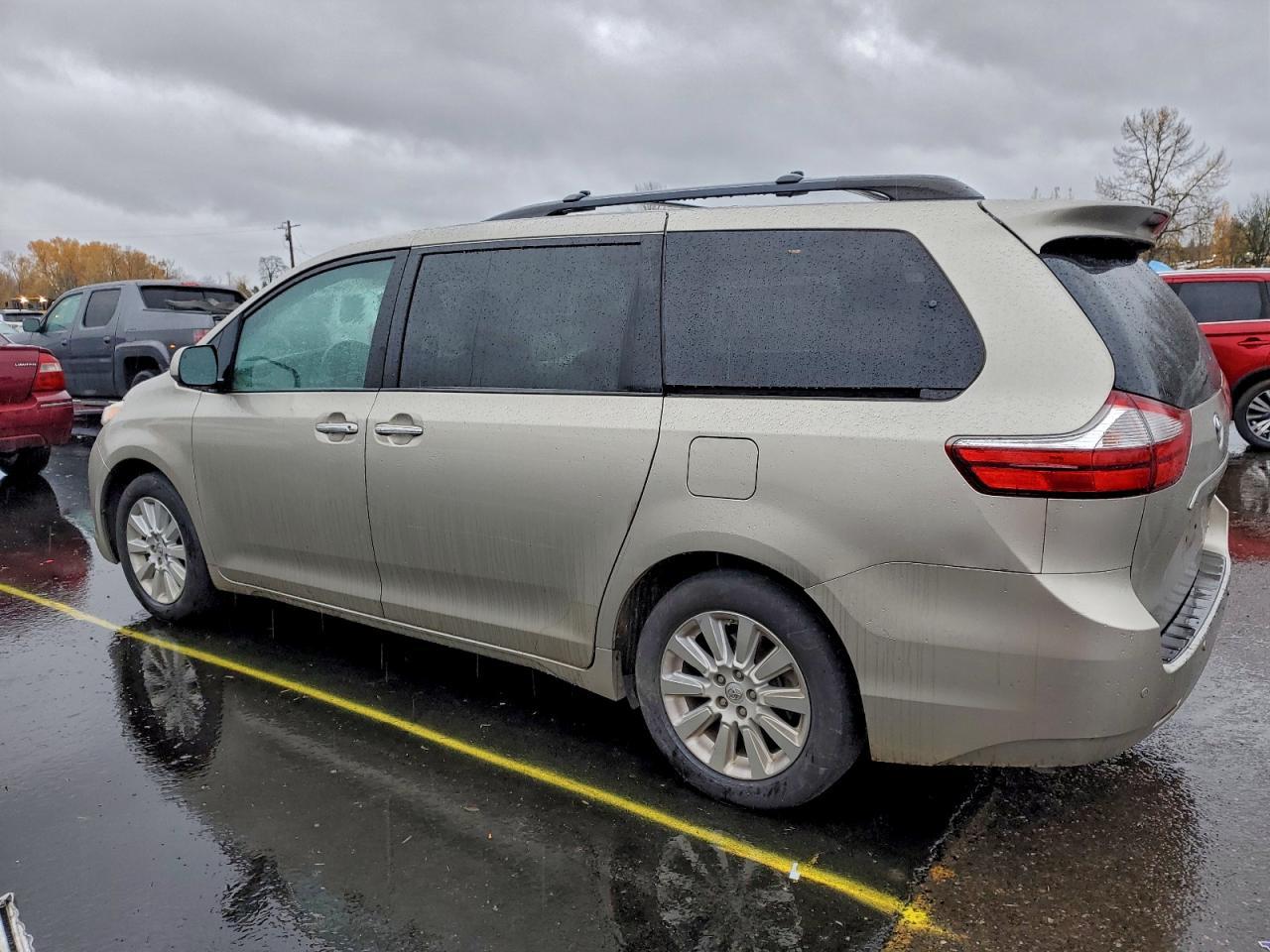 2015 TOYOTA SIENNA