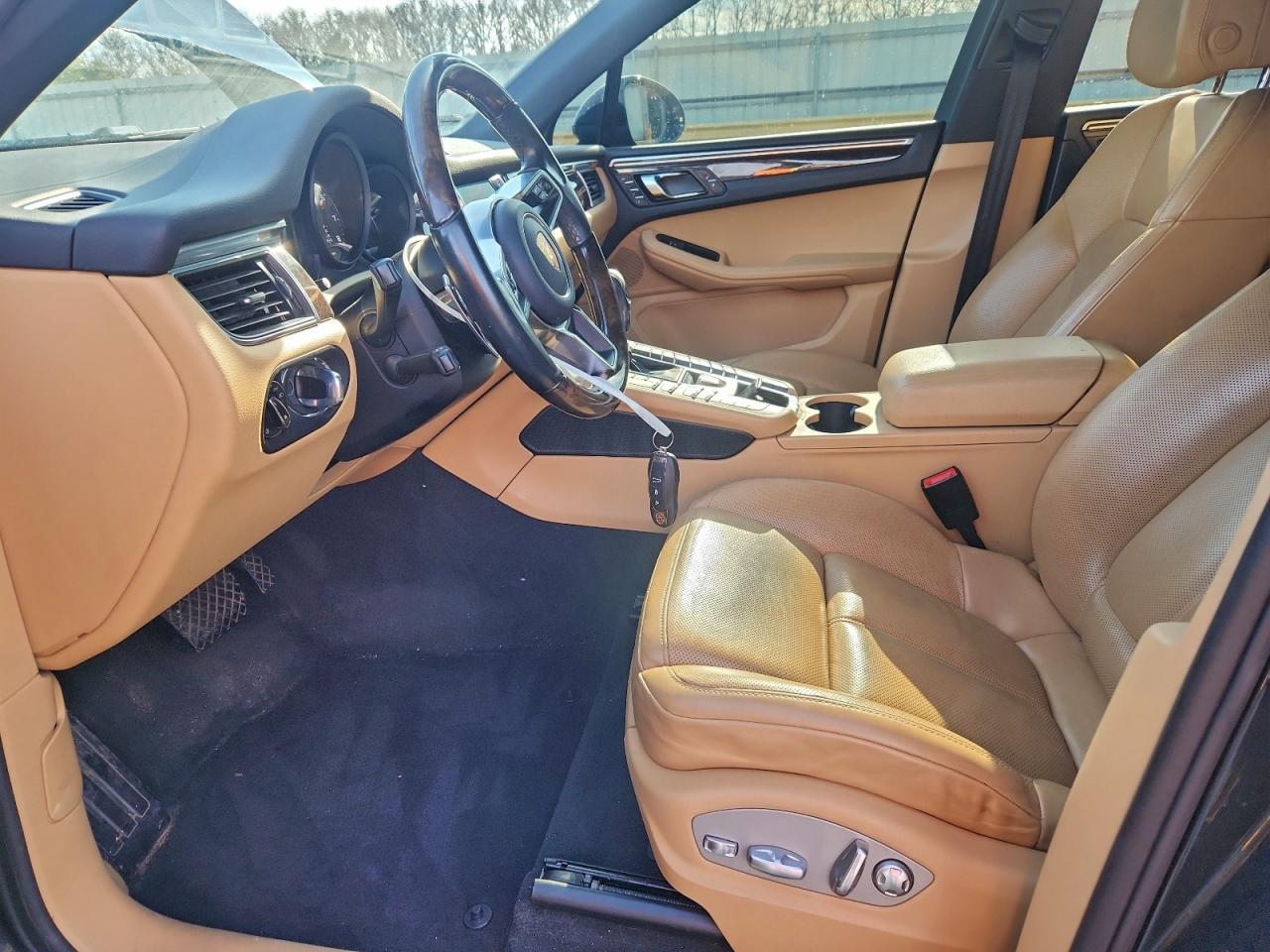 2017 PORSCHE Macan