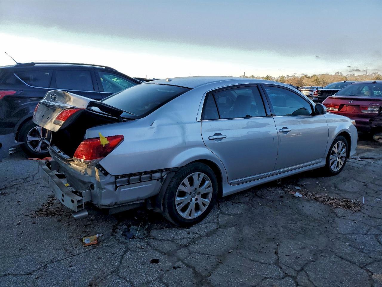 2011 TOYOTA Avalon