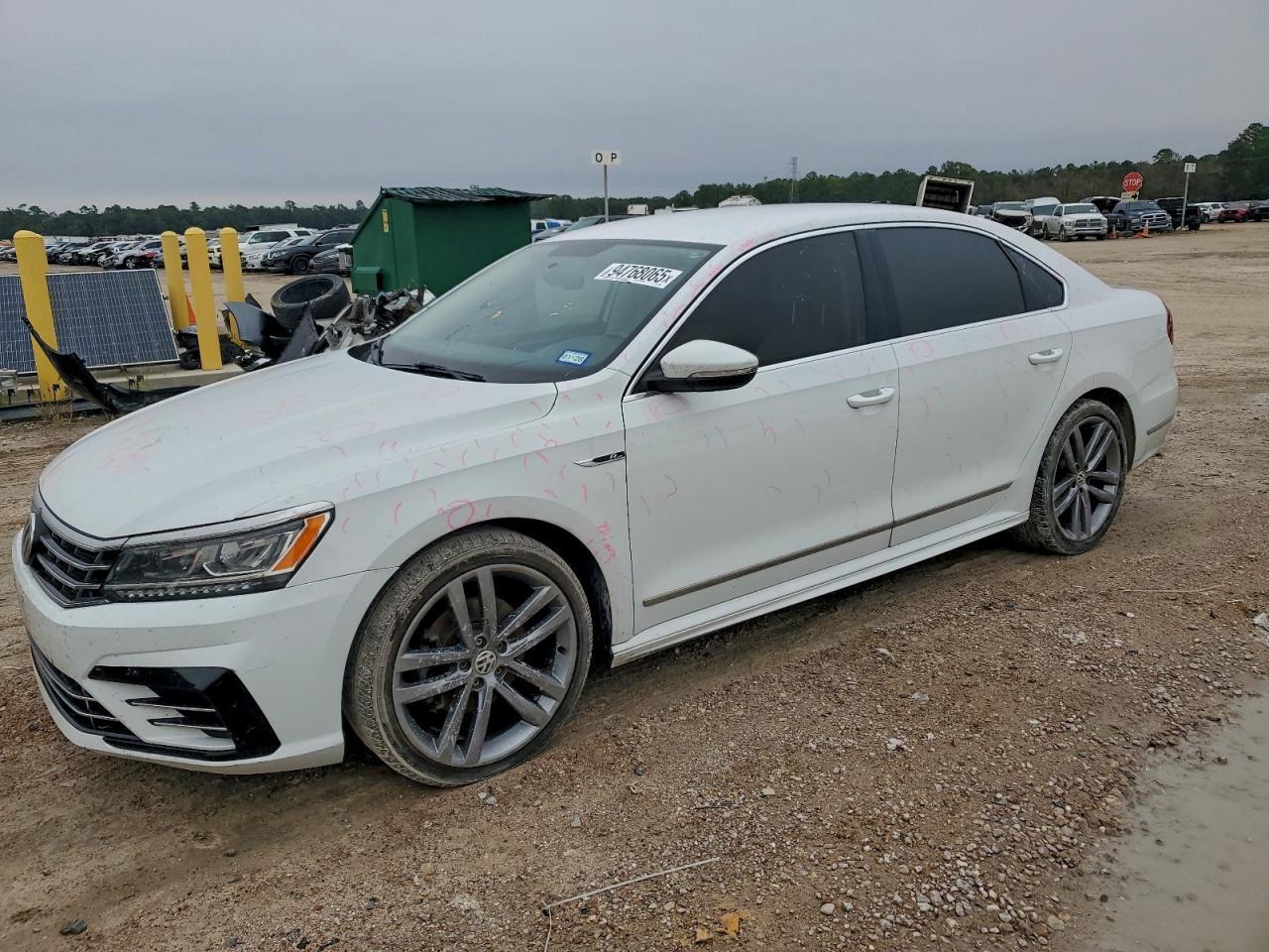 2017 VOLKSWAGEN Passat