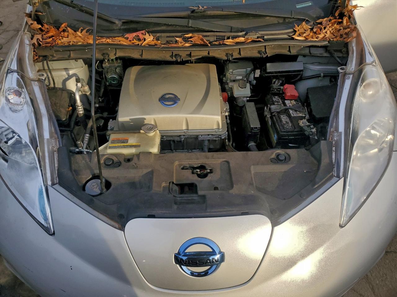 2015 NISSAN LEAF