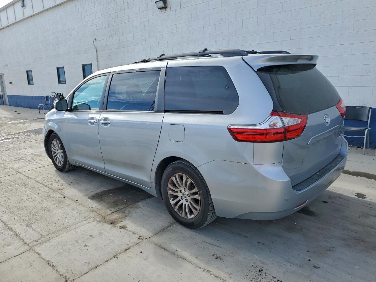 2015 TOYOTA SIENNA