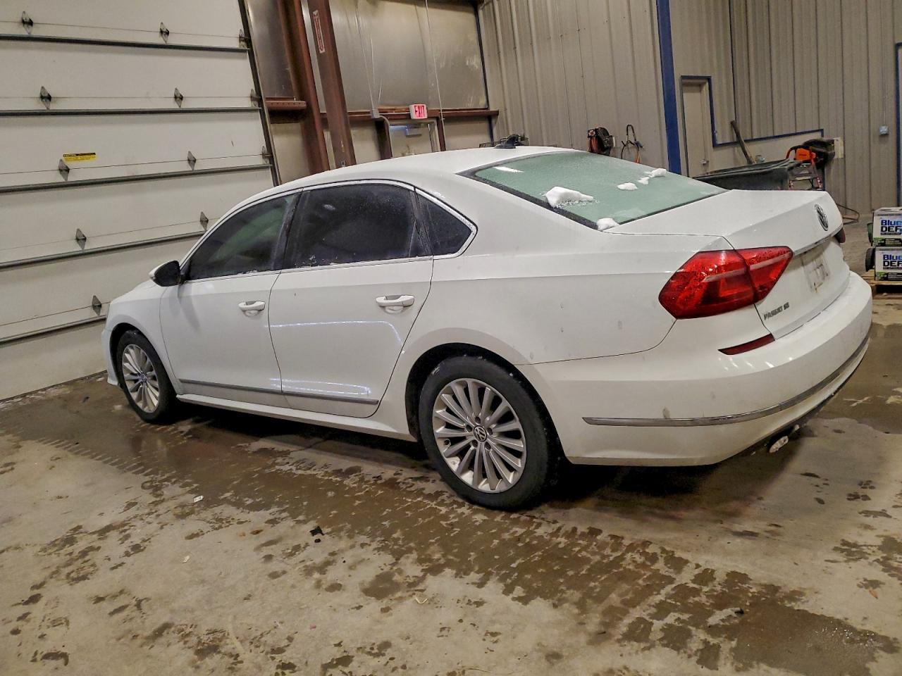 2016 VOLKSWAGEN Passat