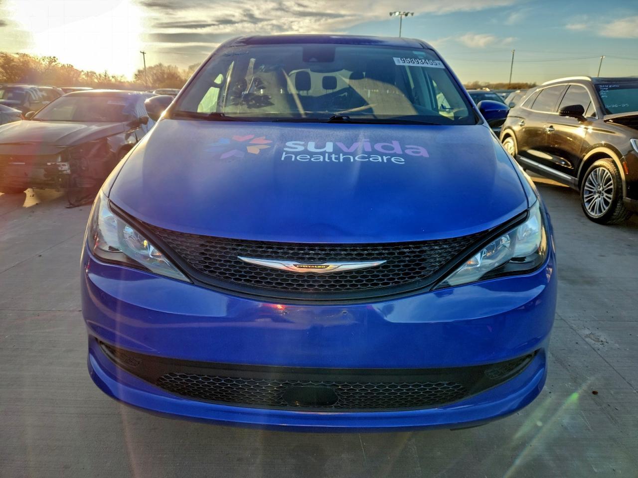 2022 CHRYSLER Voyager