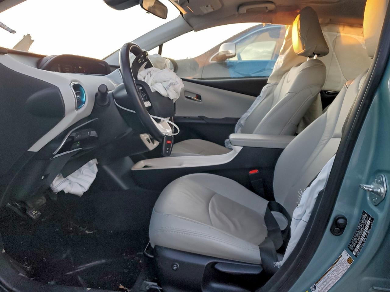 2017 TOYOTA PRIUS