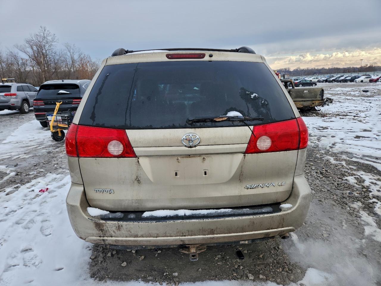 2010 TOYOTA SIENNA
