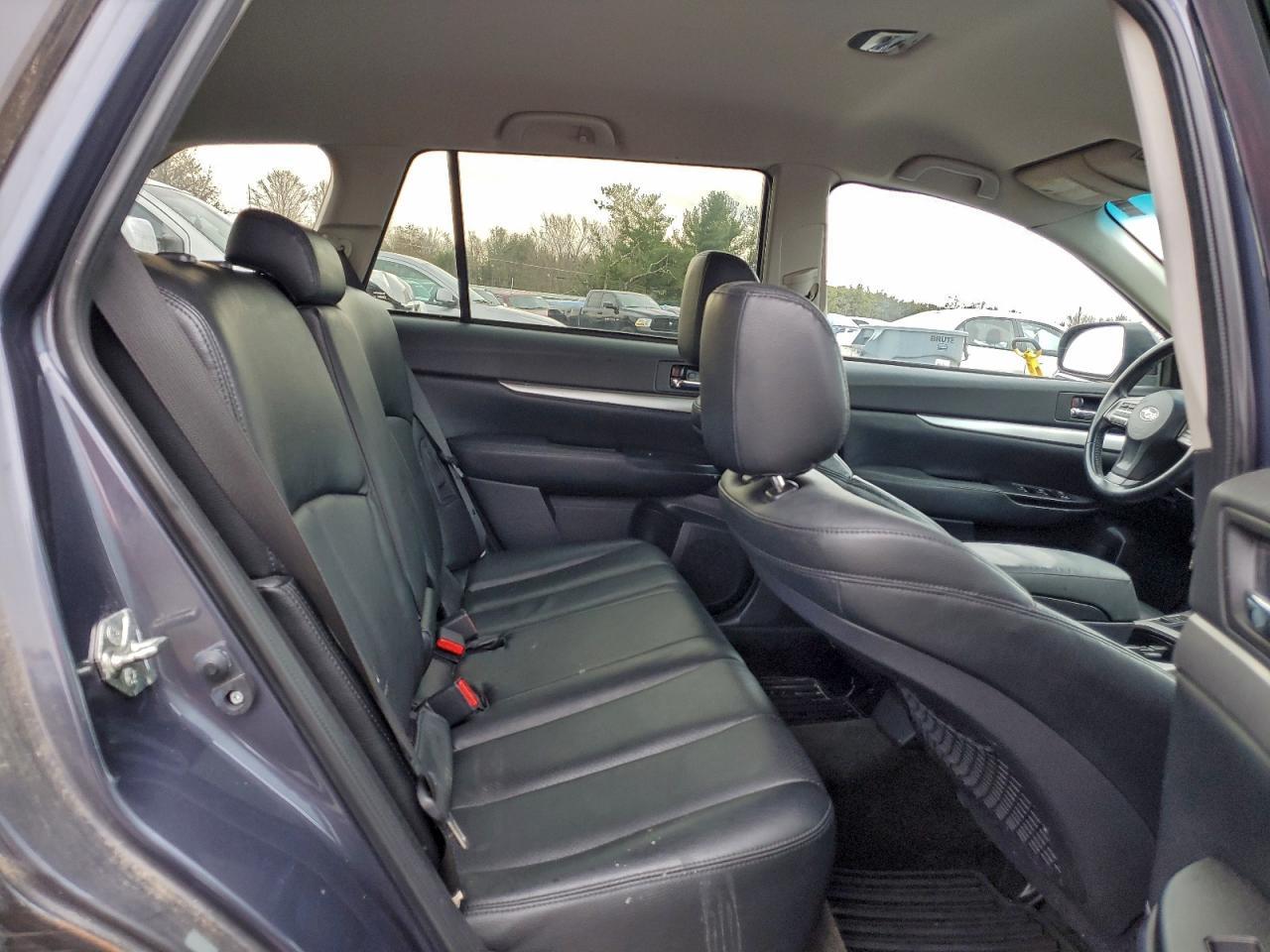 2013 SUBARU Outback