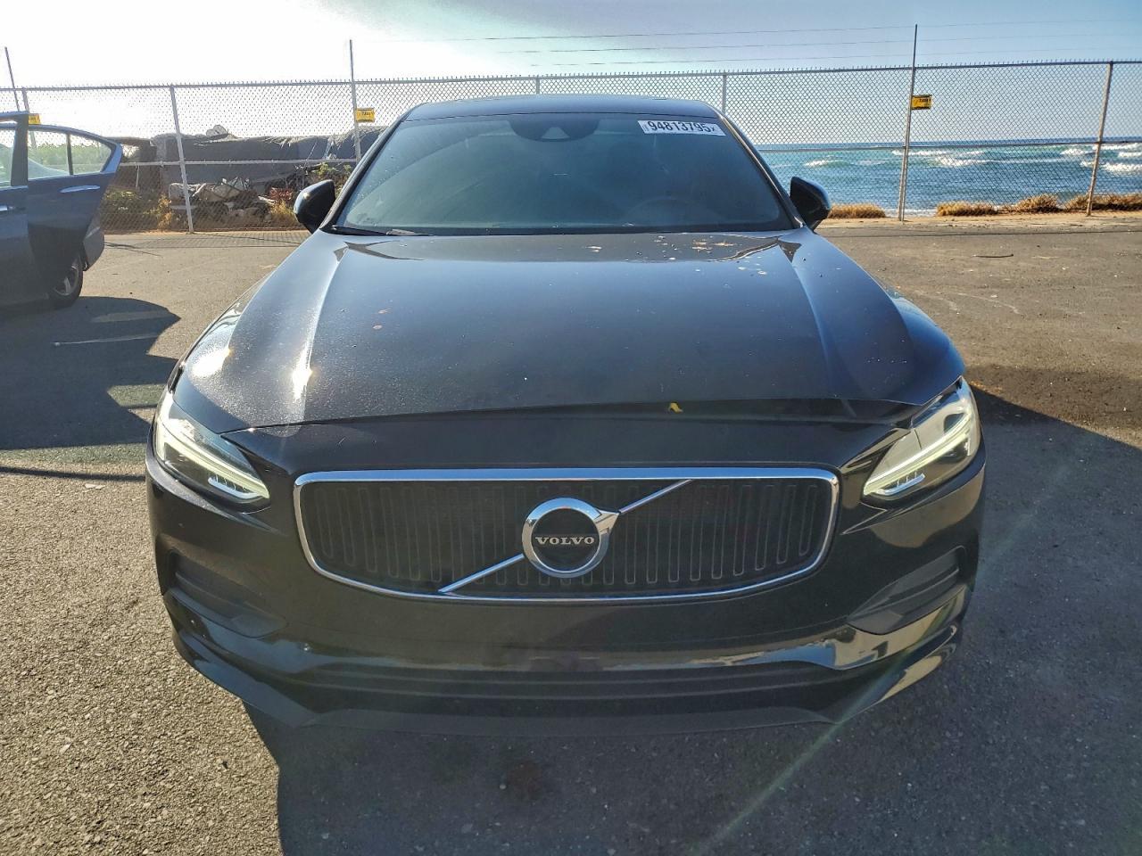 2019 VOLVO S90