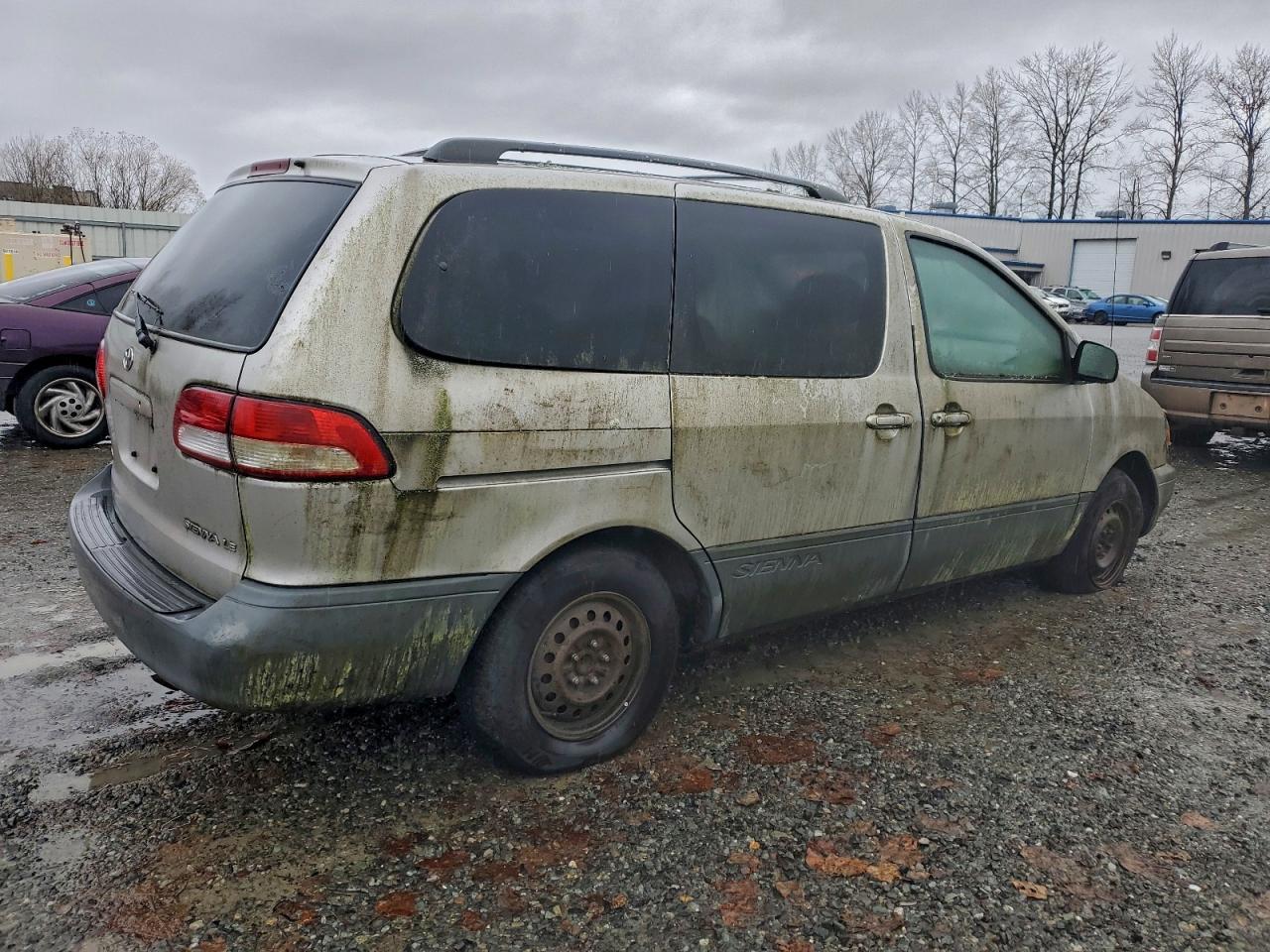 2003 TOYOTA SIENNA