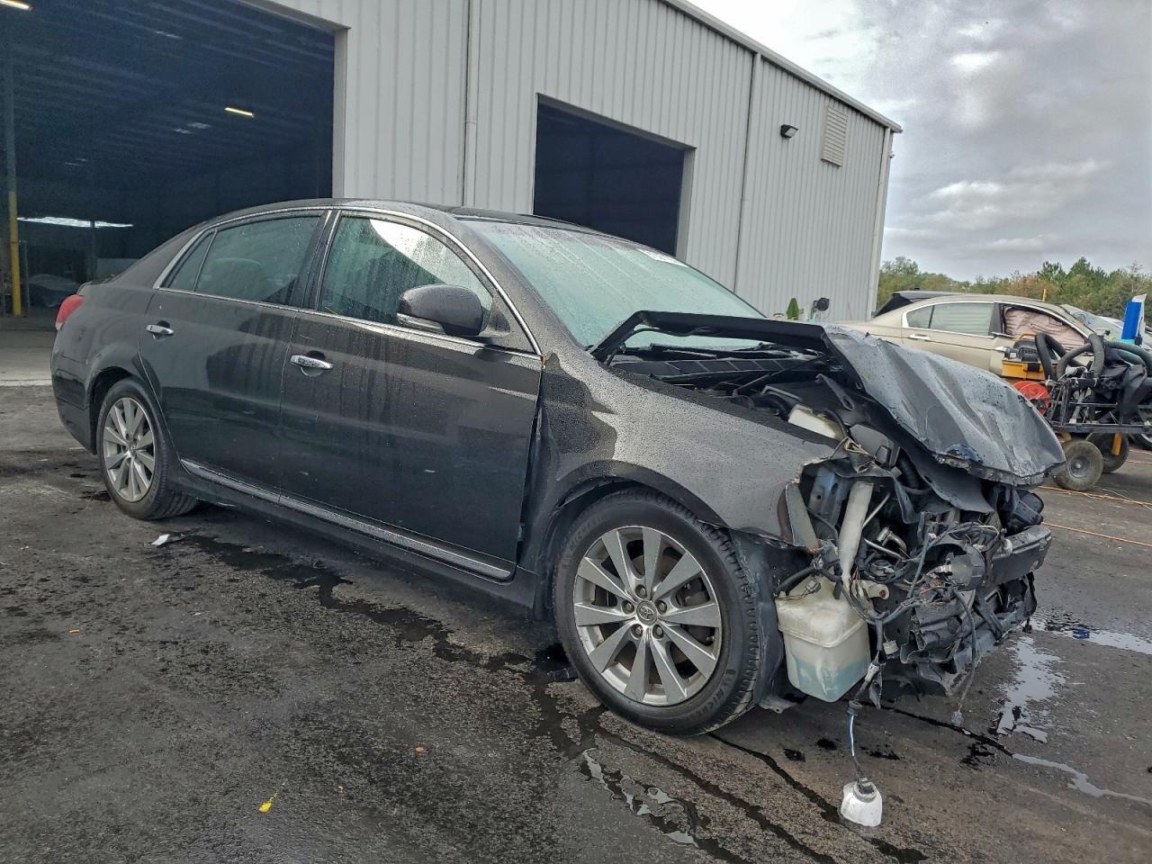 2011 TOYOTA Avalon