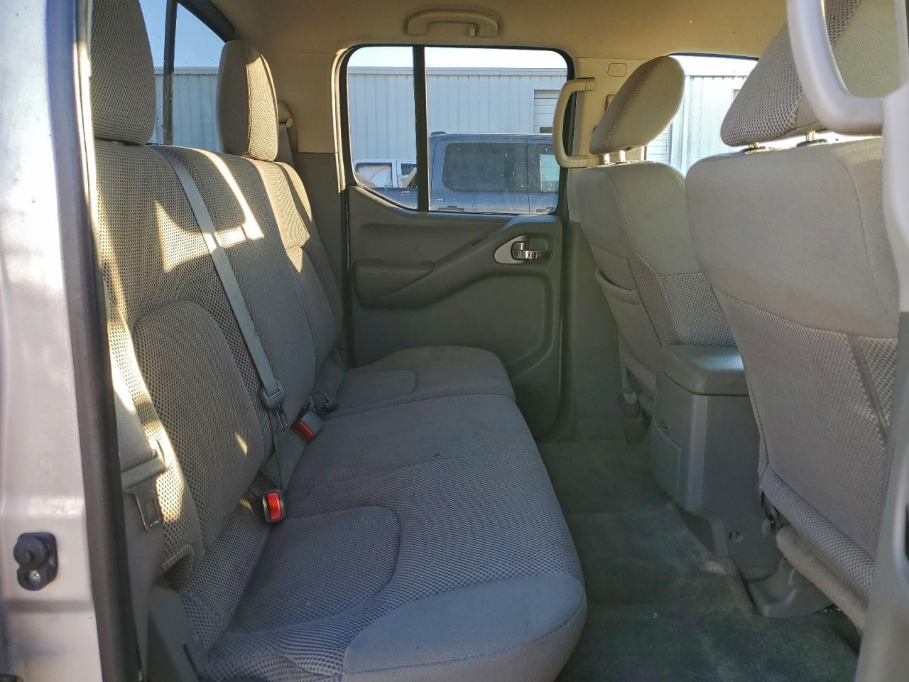 2015 NISSAN Frontier