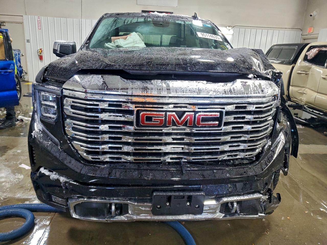 2025 GMC Sierra