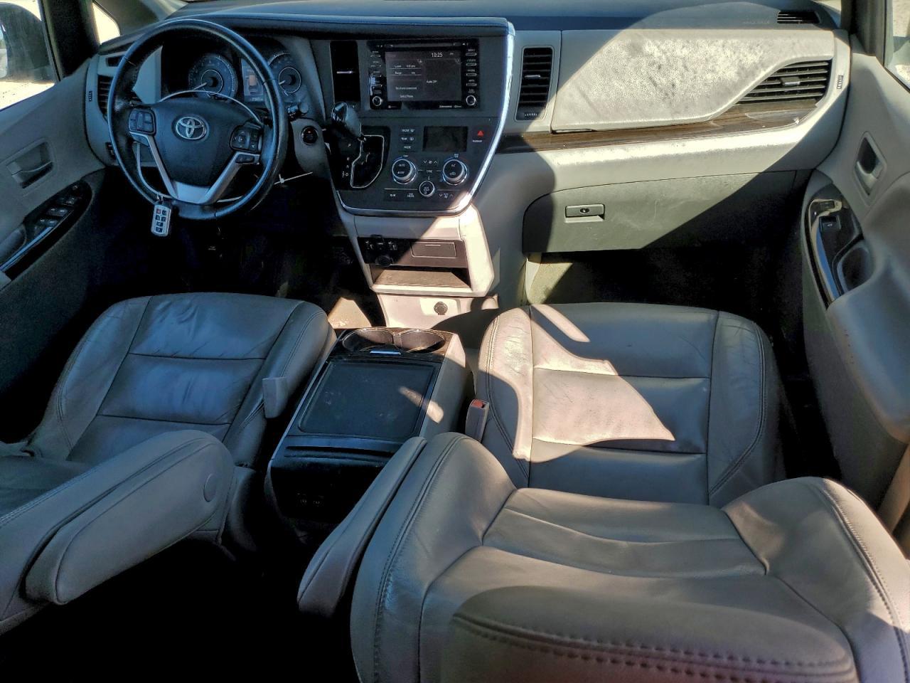 2018 TOYOTA SIENNA