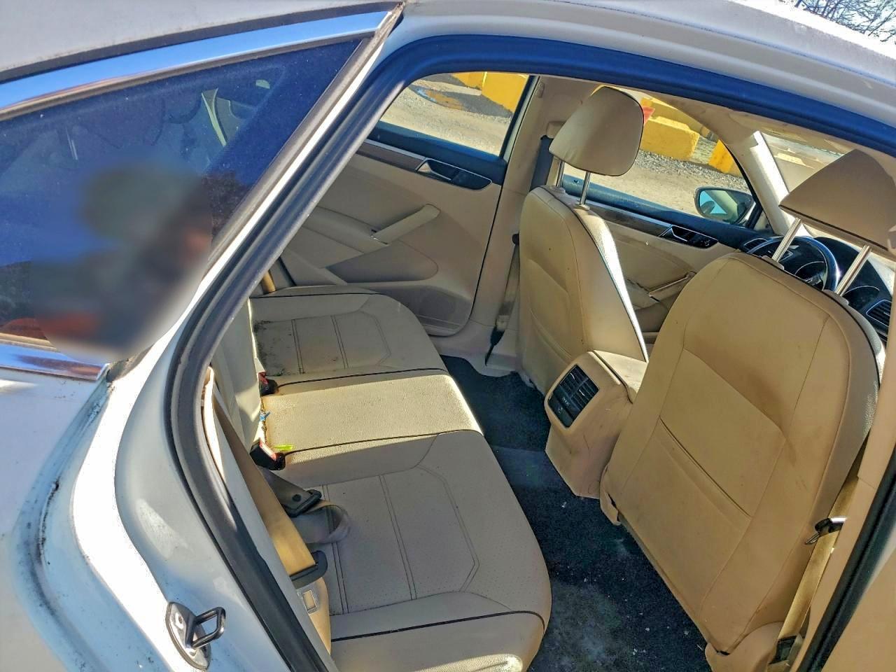 2017 VOLKSWAGEN Passat
