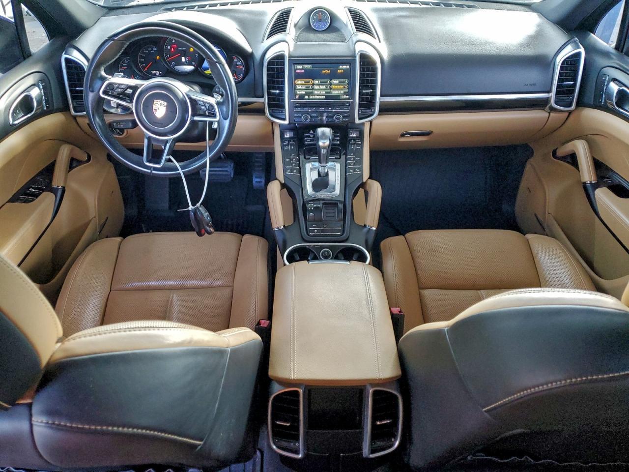 2016 PORSCHE CAYENNE