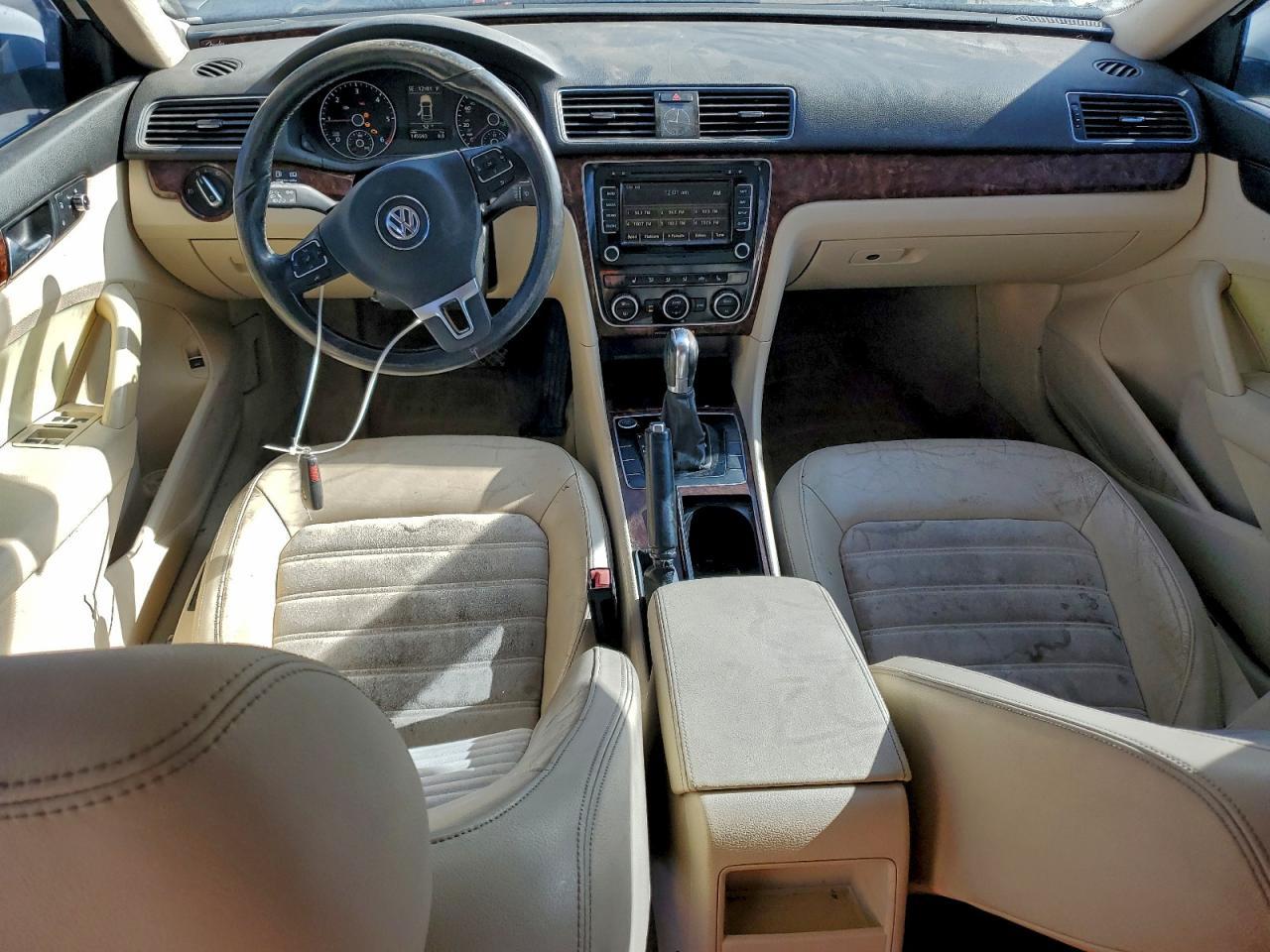 2012 VOLKSWAGEN Passat