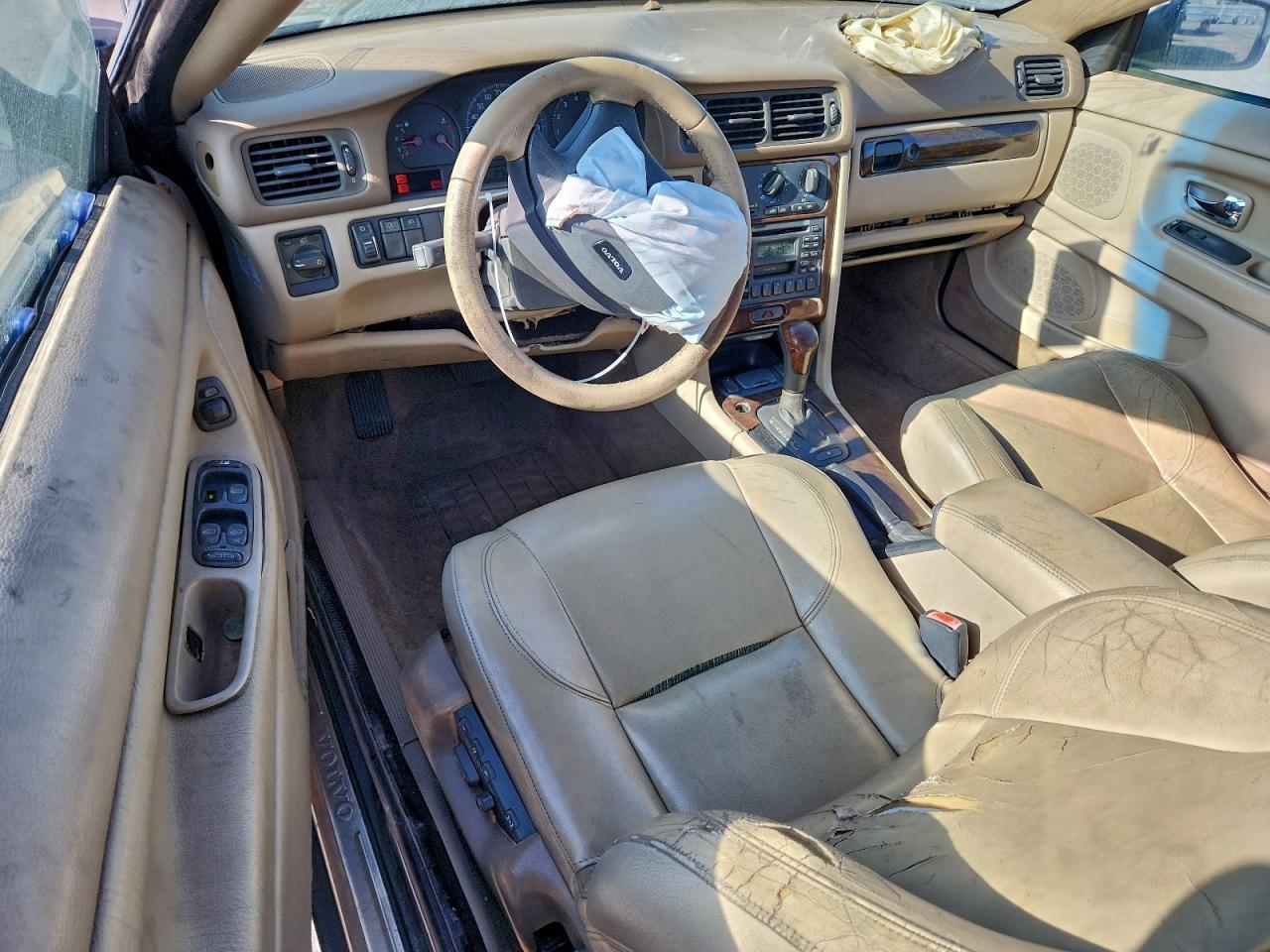 2004 VOLVO C70