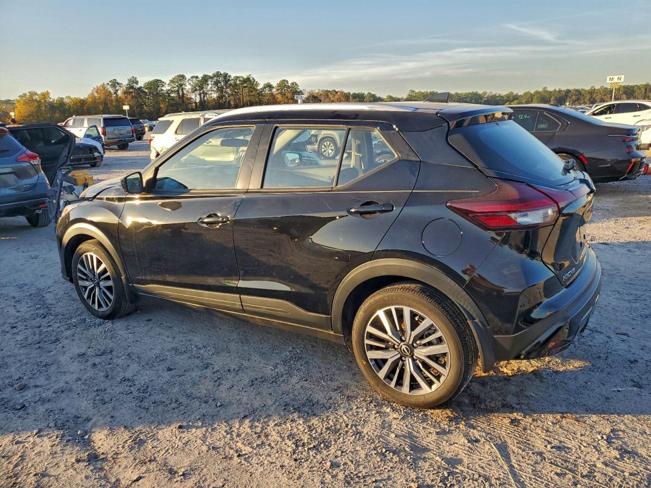 2024 NISSAN KICKS