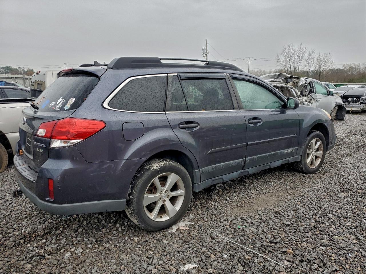 2013 SUBARU Outback