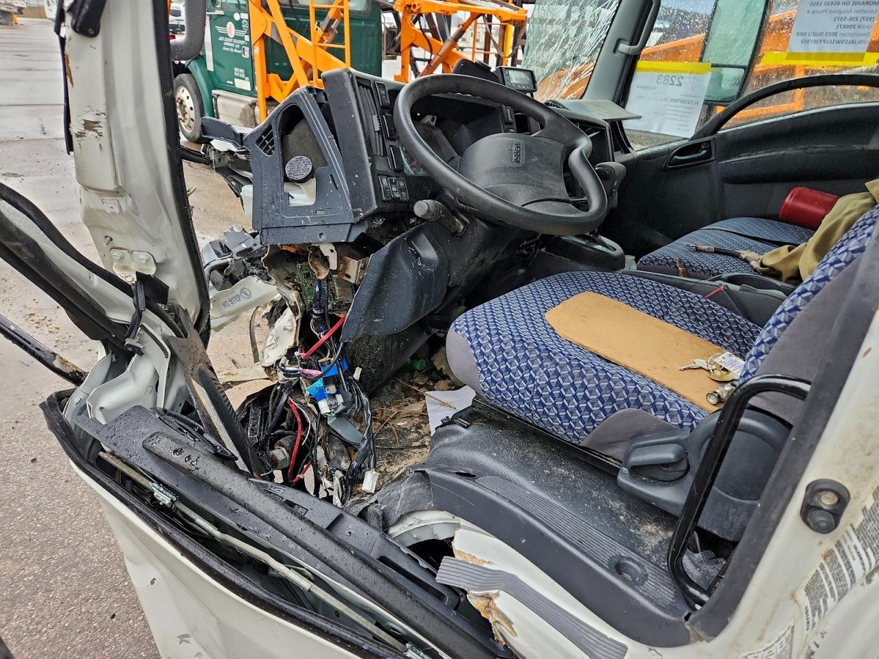 2023 ISUZU NRR