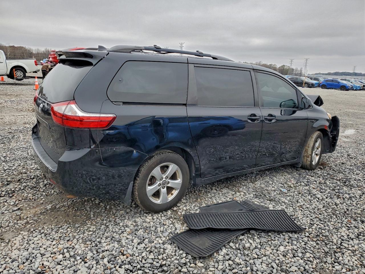 2018 TOYOTA SIENNA