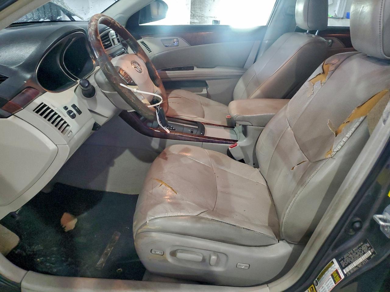 2011 TOYOTA Avalon
