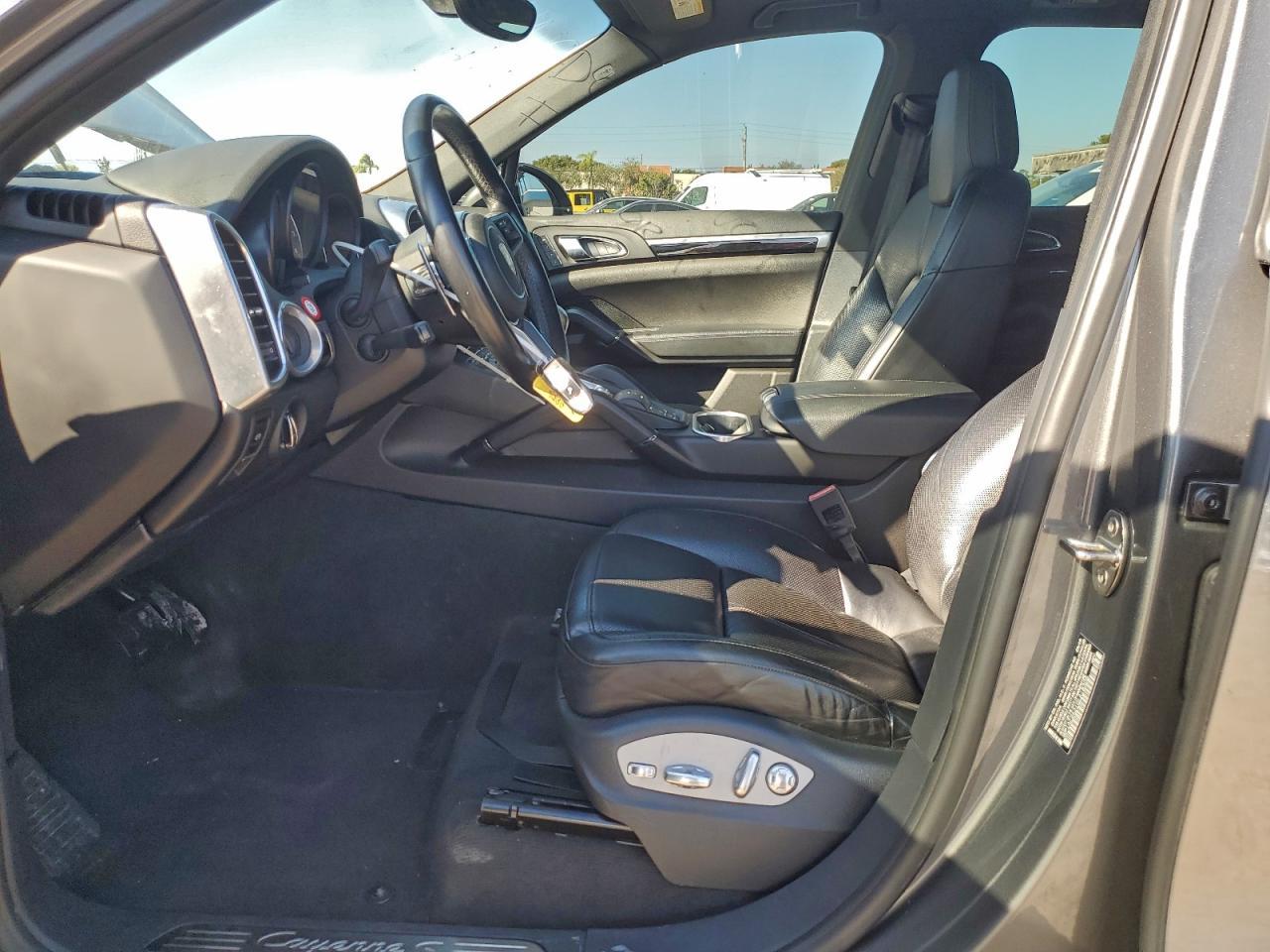 2016 PORSCHE CAYENNE
