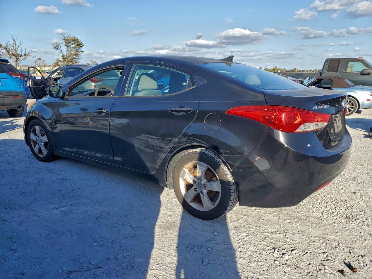 2013 HYUNDAI ELANTRA