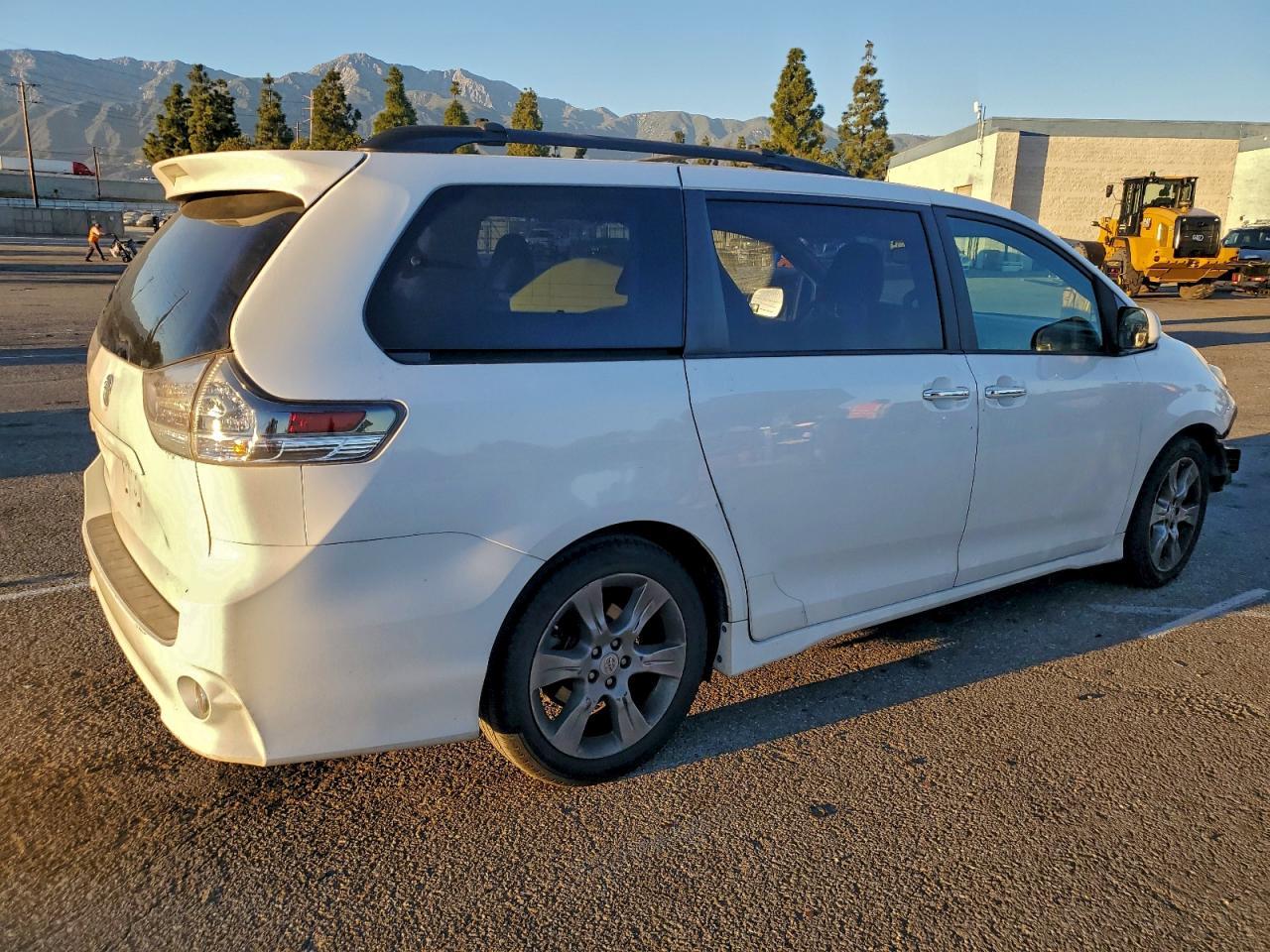 2016 TOYOTA SIENNA