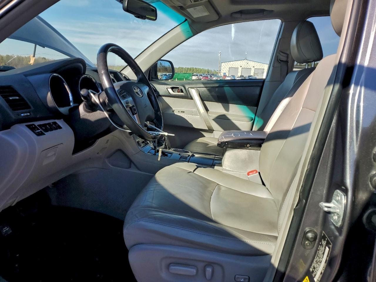 2011 TOYOTA HIGHLANDER