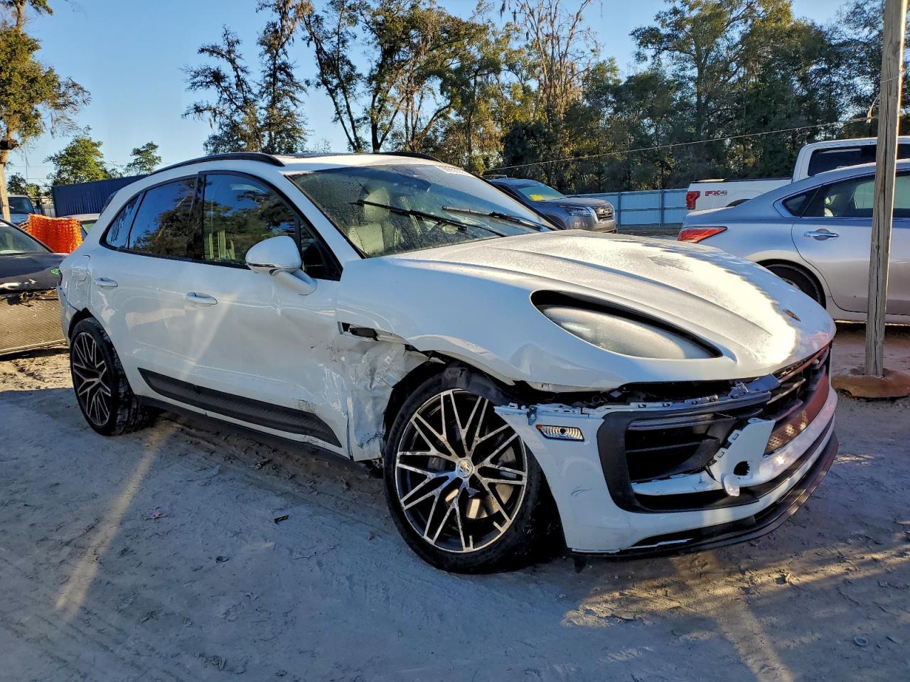 2025 PORSCHE Macan