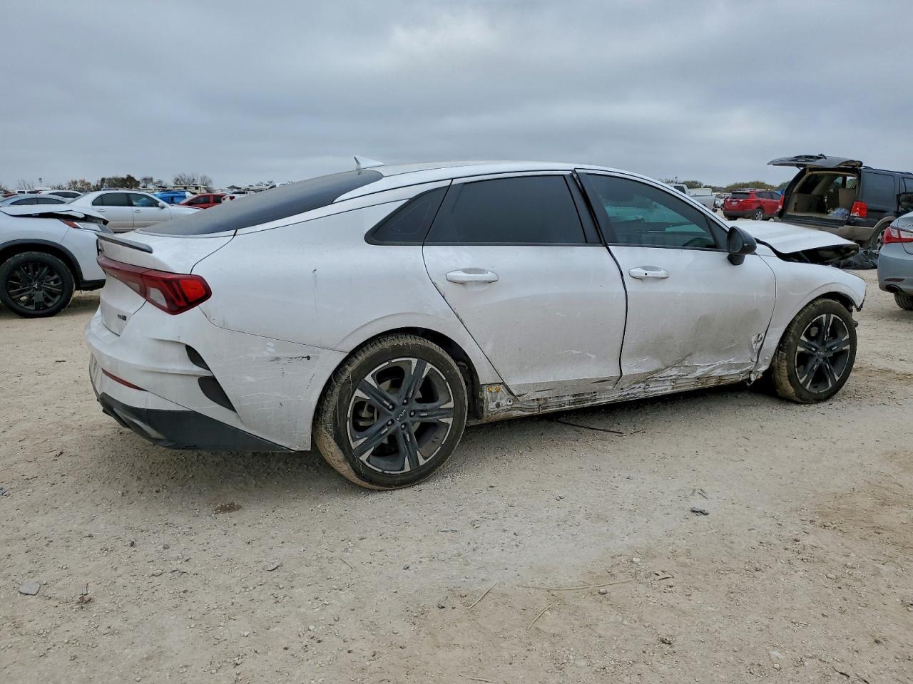 2022 KIA K5