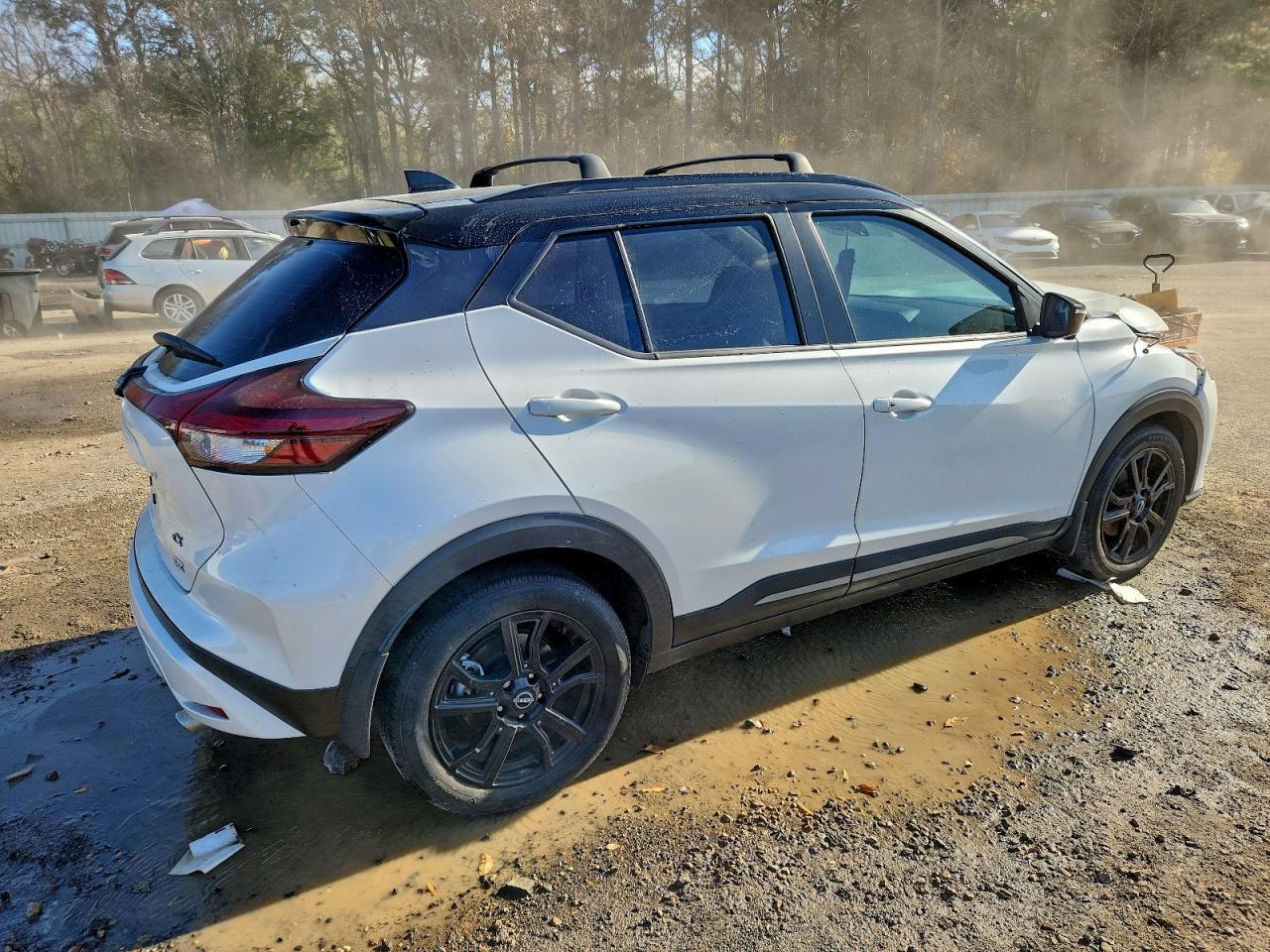 2023 NISSAN KICKS