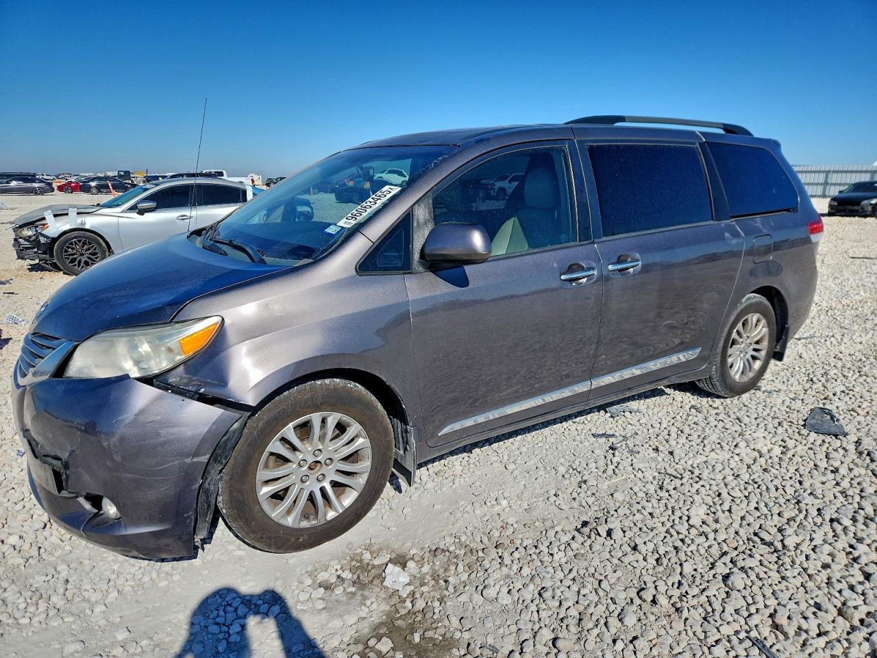 2014 TOYOTA SIENNA