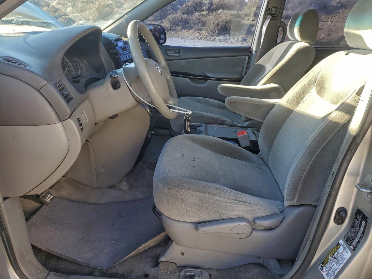 2005 TOYOTA SIENNA