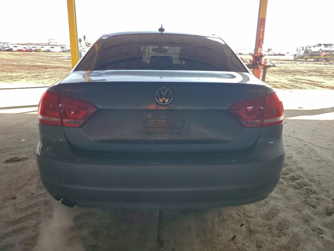 2014 VOLKSWAGEN Passat