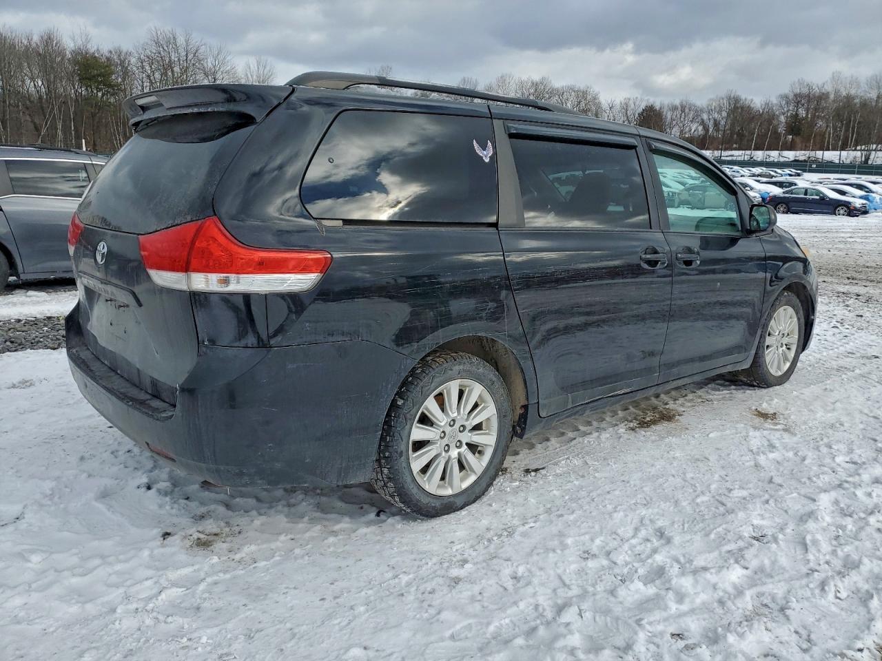 2011 TOYOTA SIENNA