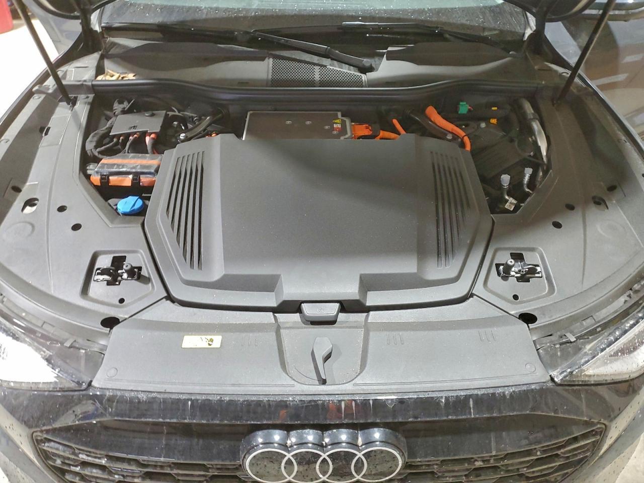 2024 AUDI Q8