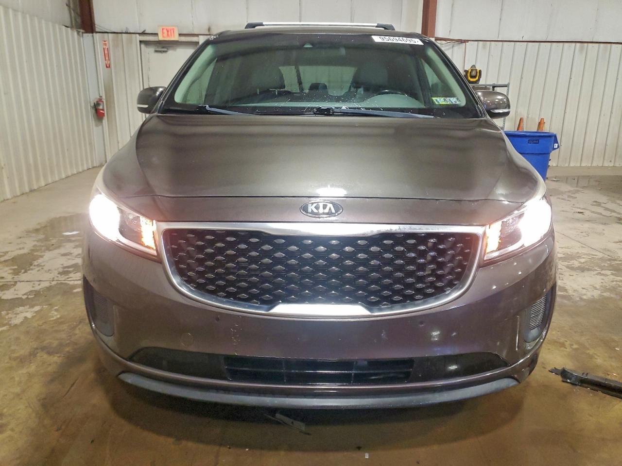2017 KIA SEDONA