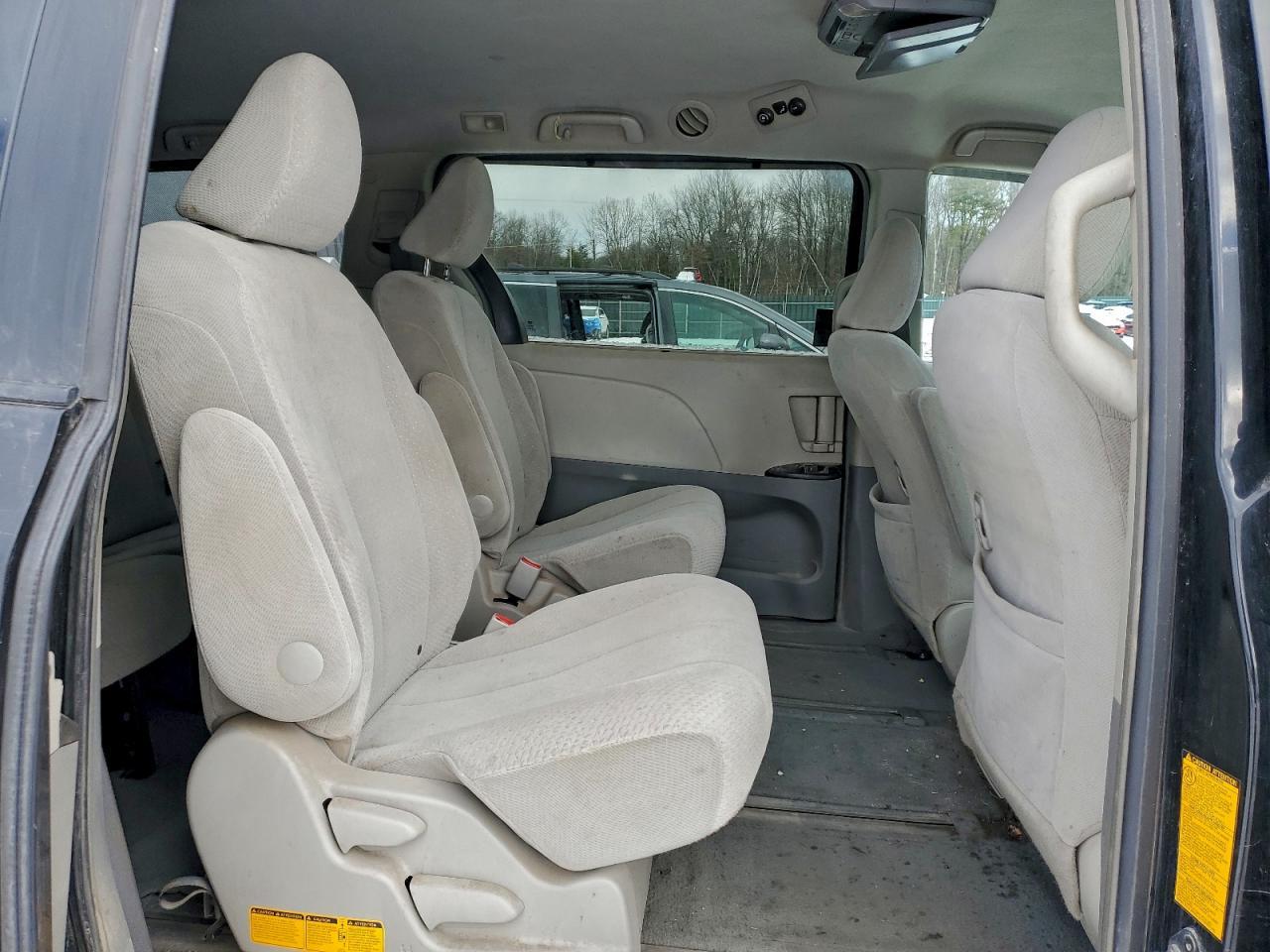 2011 TOYOTA SIENNA